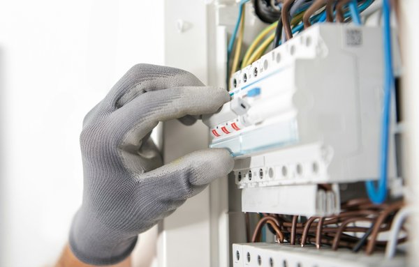 Sécurisez vos projets : conseils experts en électricité